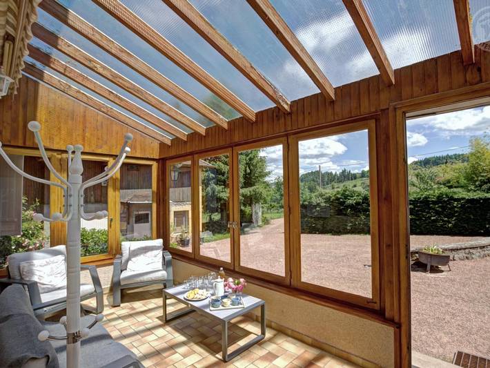 Charmantes Ferienhaus für 8 Pers mit Kamin, Haustiere erlaubt in Belmont-de-la-Loire, Roanne und Umgebung