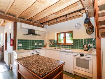 Cottage for 13 People in Rockbourne, New Forest, Photo 4