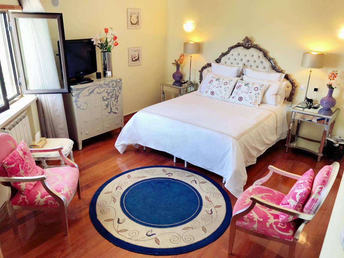 Apartamento de férias inteiro, Modern Villa Steps Away From The Beach in Praia das Maçãs, Azenhas do Mar
