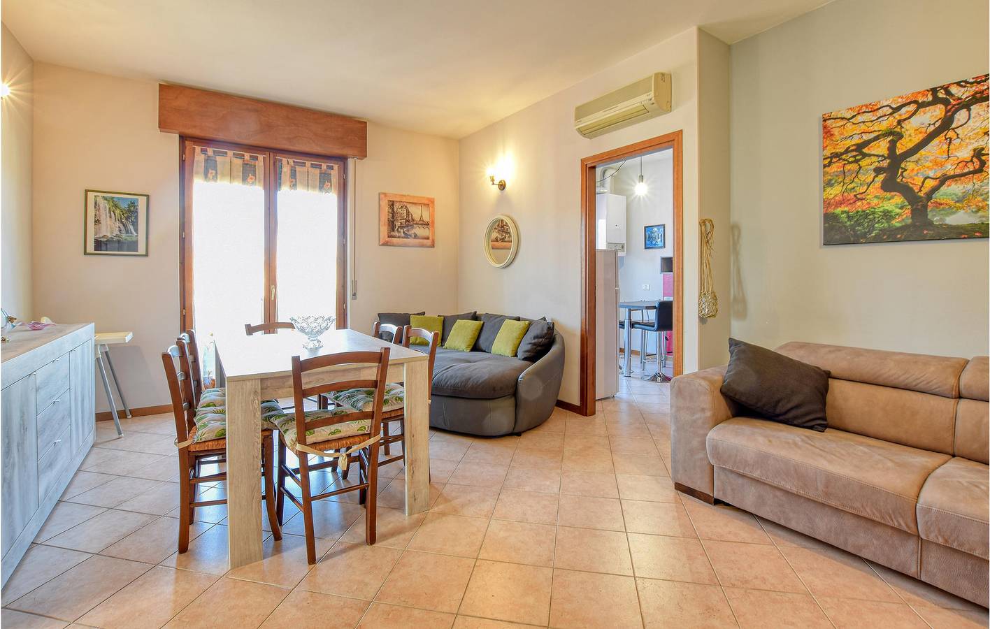 Appartement de vacances entier, Charmant appartement au bord de l'eau avec climatisation et parking in Bussolengo, Montagnes autour du lac de Garde