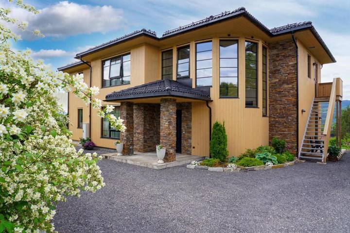 Ferienwohnung für 2 Personen, mit Ausblick und Garten sowie Seeblick in Lillehammer