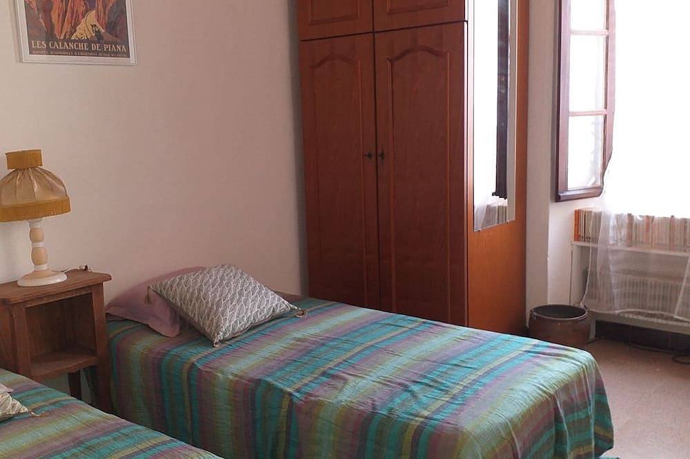 Grande maison de famille au centre de Cargese,  6 personnes  3 chambres 100m2 in Cargèse, Parc naturel régional de Corse