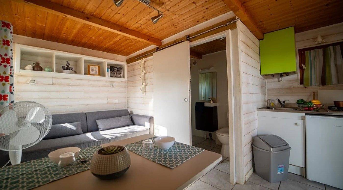 Zecamping 4* familial piscine couverte chalet Tv Bbq 18m2 2 pers in Laroque-des-Albères, Côte méditerranéenne (France)