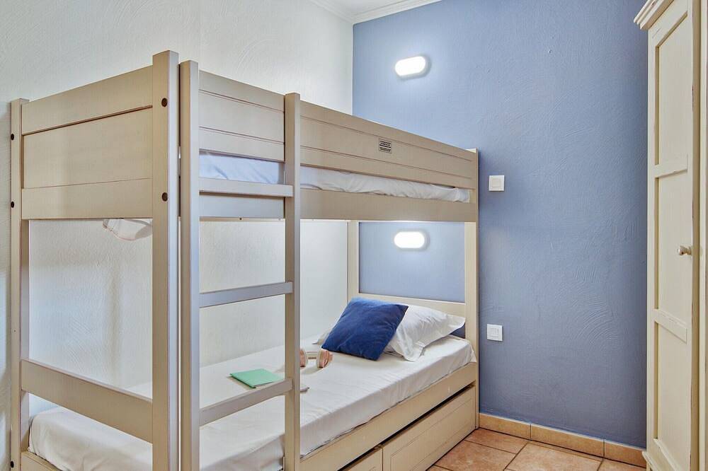 Appartement entier, Retraite pittoresque en bord de mer pour 4 in Les Issambres, Roquebrune-sur-Argens