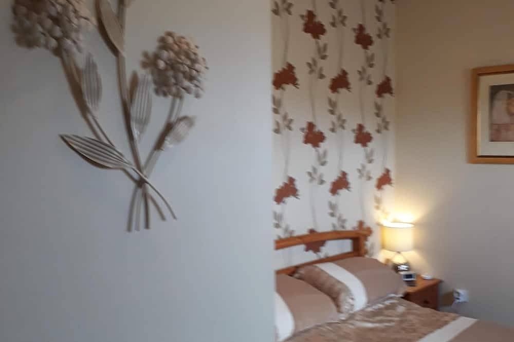 Appartement entier, B & B Le Jarrier - Alpes Mancelles - 2 Personnes - Chambre Double Avec Petit Déjeuner in Saint-Georges-le-Gaultier, Parc naturel régional Normandie-Maine