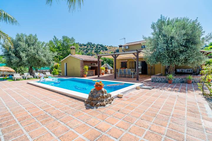 Chalet para 6 personas, con terraza y jardín en Coín