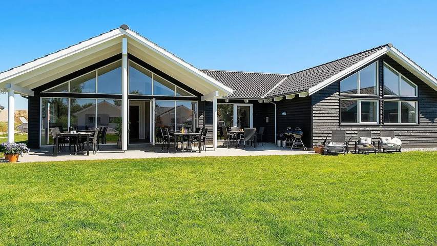 Ferienhaus für 17 Personen, mit Whirlpool und Terrasse sowie Pool und Sauna in Olpenitz
