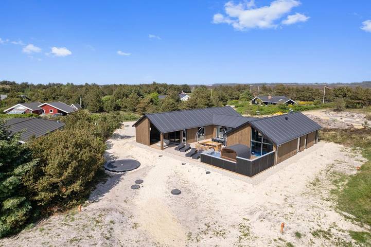 Ferienhaus für 12 Personen, mit Pool in Henne Strand