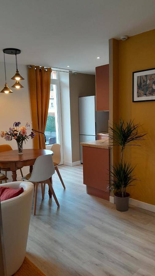 Gîte pour 4 personnes, avec Balcon et Terrasse ainsi que Jardin et Piscine à Thueyts - 4