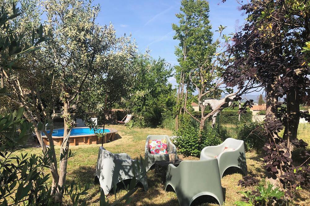 Beautiful escape, garden, small swimming pool, calm and breathtaking view in Manosque, Regionaler Naturpark Luberon
