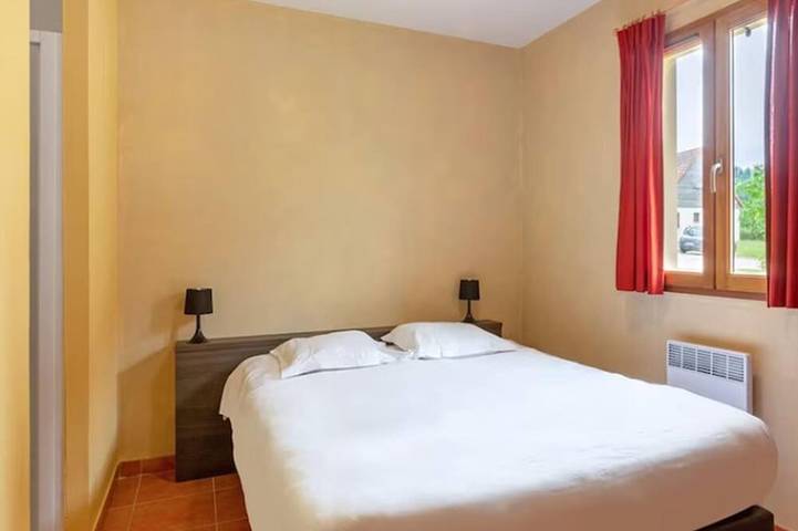 Location de vacances pour 8 personnes, avec jardin et piscine à Le Bourg - 3