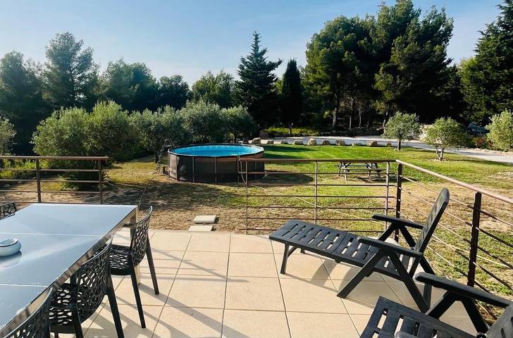 Gîte pour 4 personnes, avec vue ainsi que jardin et piscine à Saint-Mitre-les-Remparts - 3