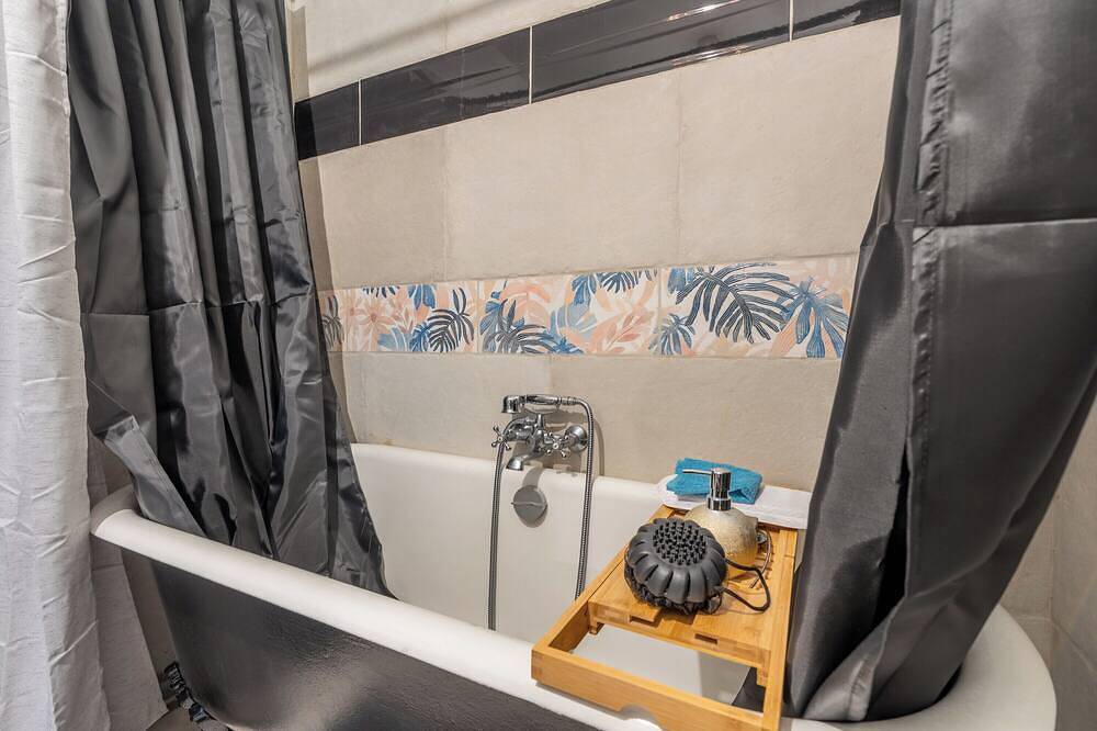 Apartamento entero, Le Sostranien - Jardin - Wifi in La Souterraine, Región de Guéret