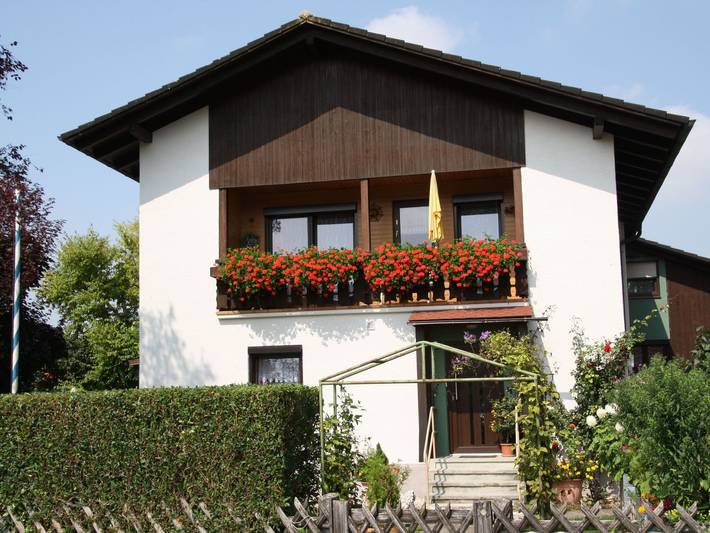 Ferienwohnung für 5 Personen, mit Garten und Balkon, kinderfreundlich in Augsburg und Umgebung
