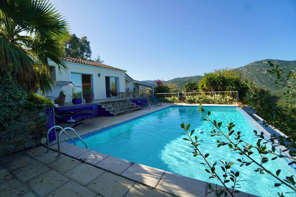Villa pour 10 Personnes dans Saint-Florent, Région de Calvi