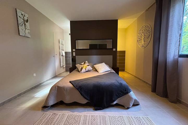 Location de vacances pour 8 personnes, avec terrasse ainsi que jardin et piscine à Saint-Vincent-de-Cosse - 2