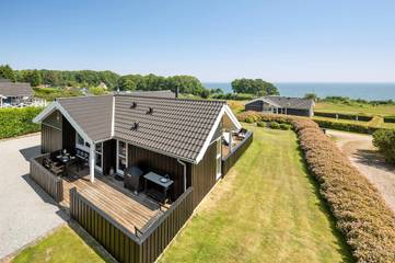 Ferienhaus für 8 Personen, mit Terrasse und Garten sowie Sauna und Whirlpool in Sydals