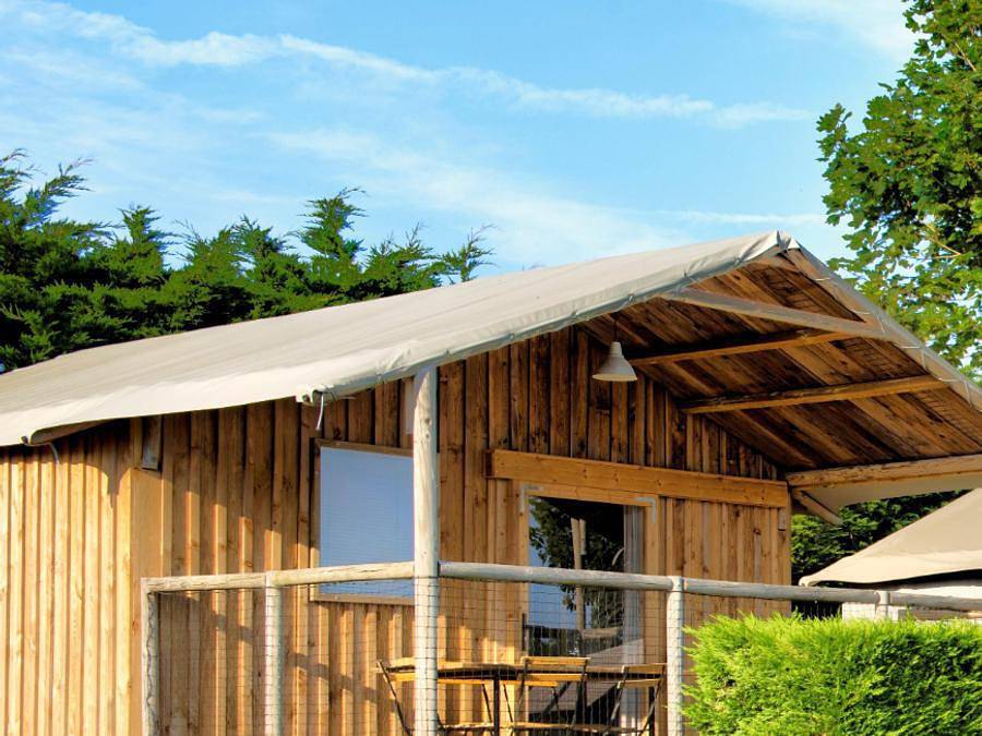 Flower Camping La Plage - Safarizelt 4 personen - Holzhütte Lodge auf Stelzen Standard 34m² (2 Zimmer), davon überdachte Terrasse 11m² 4 Pers. in Treignac, Tulle und Umgebung