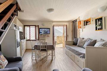 Gîte pour 6 personnes, avec balcon ainsi que vue et vue sur le lac à Castel di Tora