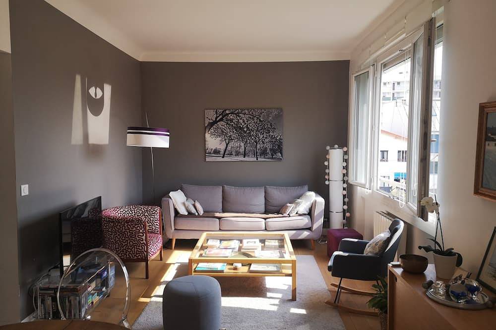 Entire apartment, Quiet duplex terrace apartment 10 minutes from Paris by bike in Vanves, Hauts-de-Seine