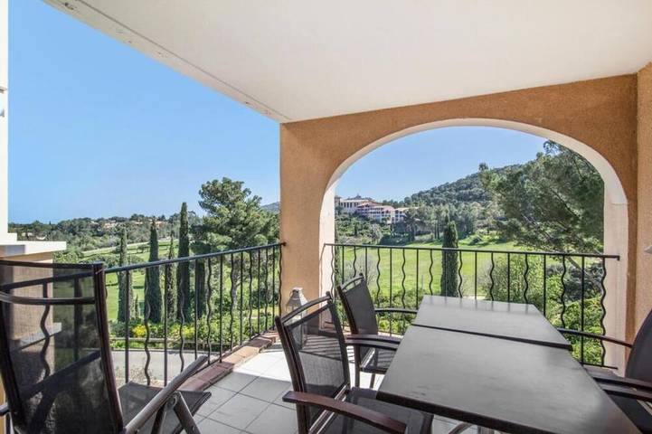 Village vacances pour 5 personnes, avec Terrasse ainsi que Jardin et Piscine à Saint-Raphaël