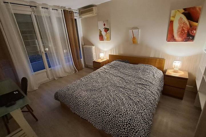 Ganze Wohnung, Large apt4ch, 2 bathrooms ideal for families/groups/professionals: city center 8 travelers in Valence, Valence und Umgebung