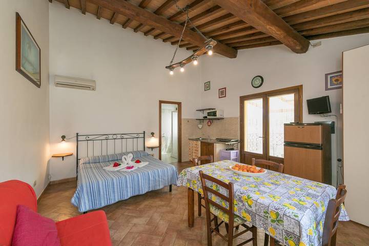 Casa rural "Il Pino - Monolocale Lavanda" con piscina compartida, terraza privada y Wi-Fi in Cecina (desambiguación), Costa Etrusca