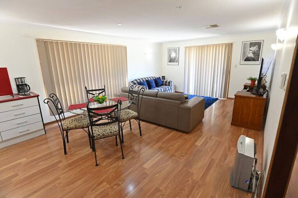 Magpies Nest - Private Guest House - Nature in Aldinga Beach, City of Onkaparinga