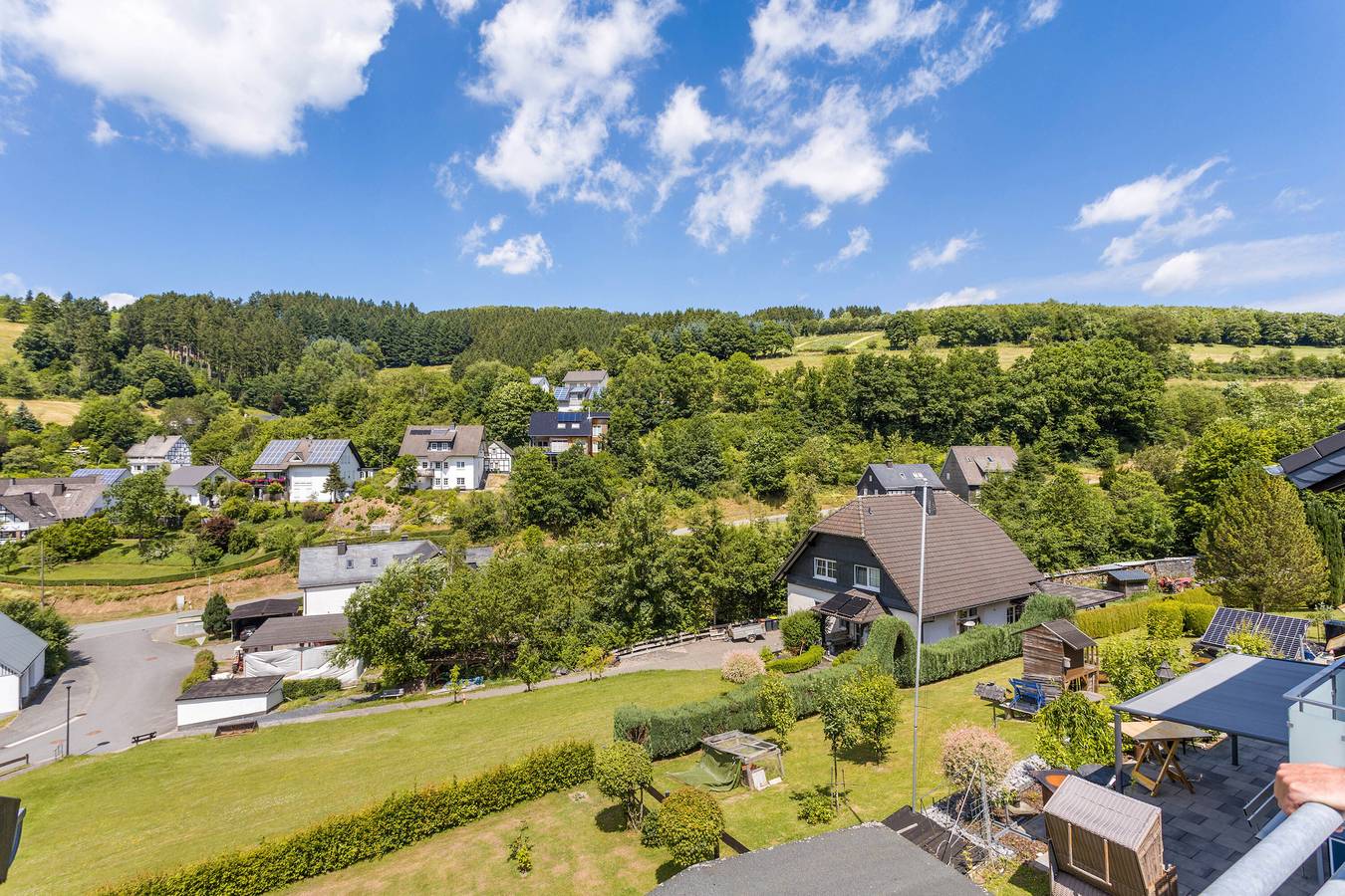 Ganze Wohnung, Ferienwohnung 'Am Waldrand' mit Bergblick, Gemeinschaftsterrasse und Wi-Fi in Schmallenberg, Hochsauerlandkreis