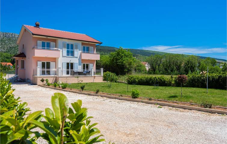 Ferienhaus für 10 Personen, mit Terrasse und Pool - 1