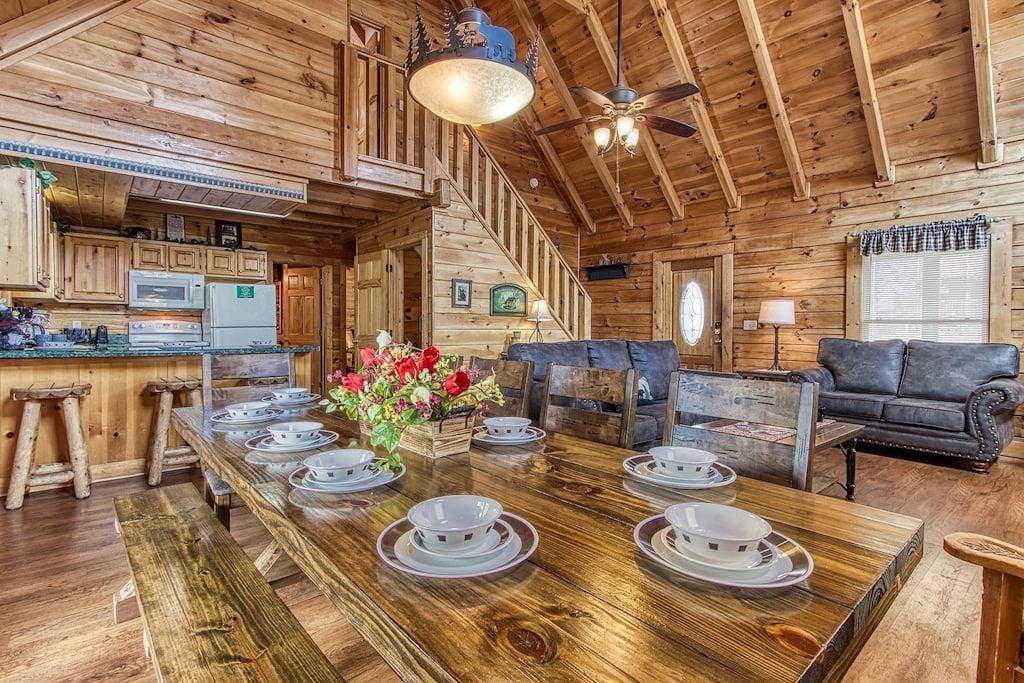 Log Cabin for 18 People in Pigeon Forge, Sevier County