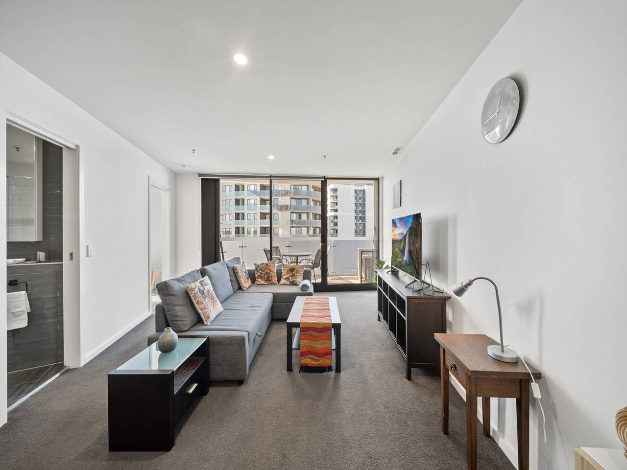 Ganze Wohnung, Lichtdurchflutetes 1-Zimmer-Apartment mit Pool und Fitnessstudio in Canberra, Australian Capital Territory