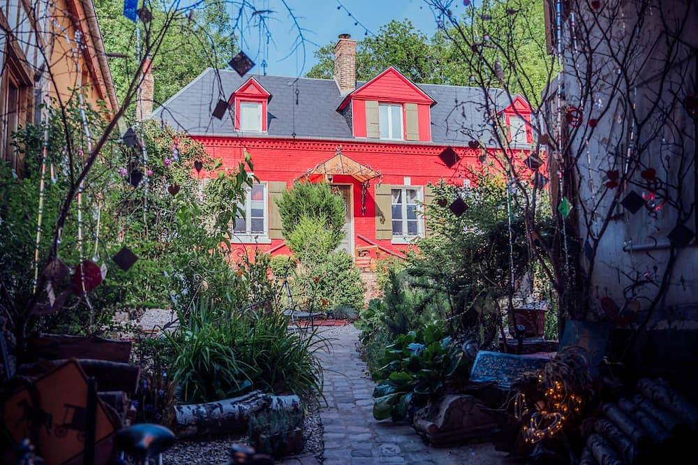 Suite Première Loge Suite immersive et théâtrale pour un week-end  en couple in Muidorge, Oise
