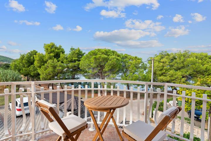 Ferienwohnung für 5 Personen, mit Balkon/Terrasse und Pool auf Pasman