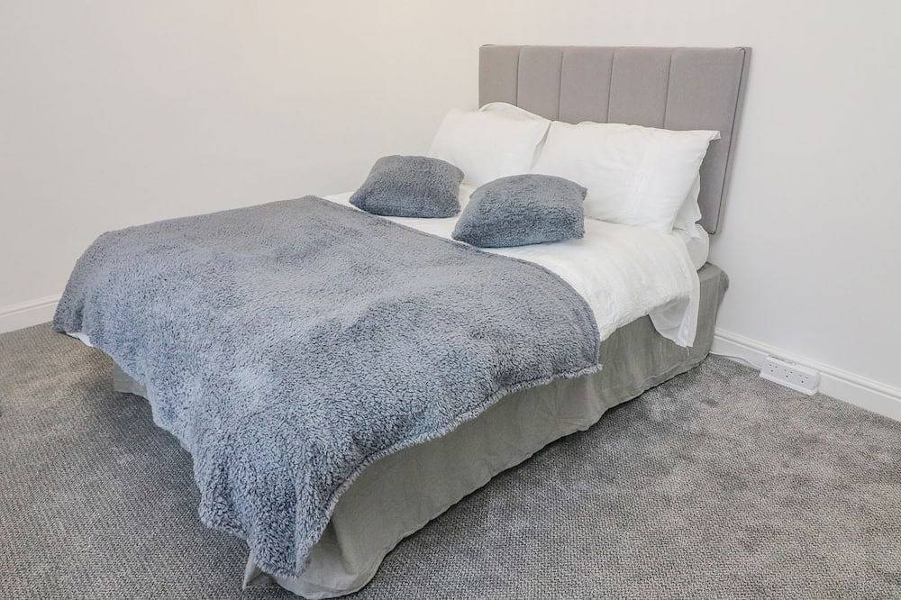 2 Brook Street, character holiday cottage, with a garden in Clitheroe in Clitheroe, Lancashire