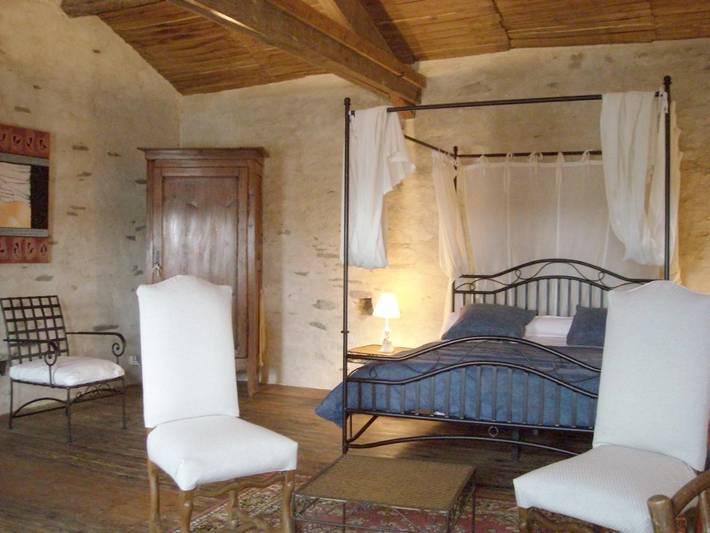 Location de vacances pour 5 personnes, avec vue ainsi que jardin et terrasse à Breuil-Barret - 3
