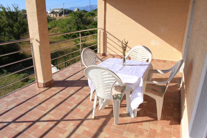Ferienwohnung für 3 Personen, mit Balkon/Terrasse in Rtina