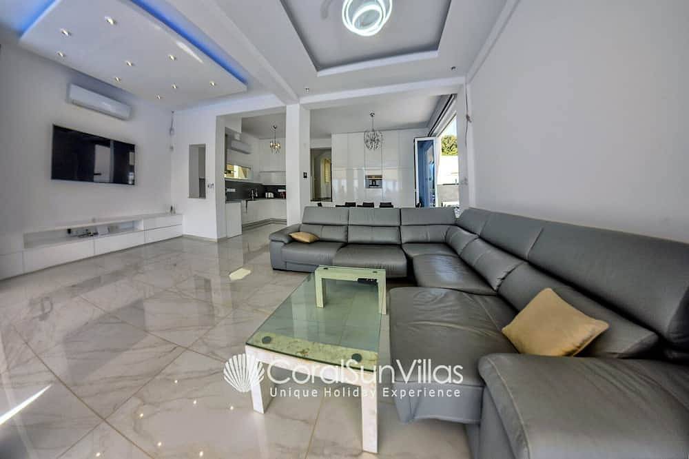 Sea Front1st Line Modern Villa in the Heart of Coral Bay Paphos Free Heated Pool in Paphos, South Cyprus