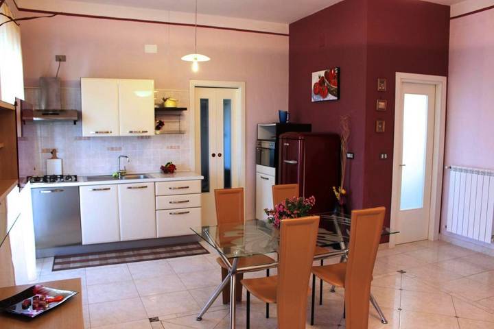 Ferienhaus für 6 Personen, mit Balkon und Terrasse sowie Ausblick in Marina di Ascea