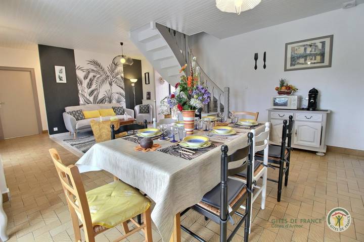 Gîte pour 5 personnes, avec Terrasse et Jardin à Bourbriac