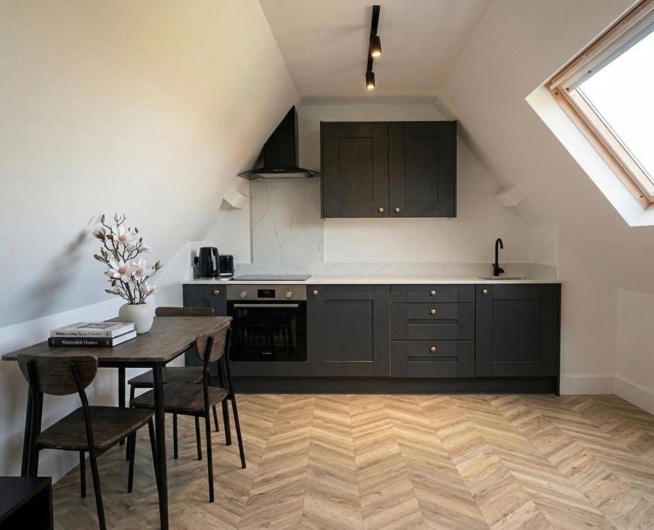 Entire apartment, Dippen Hall Countryside Escape - Near Gatwick Airport in Godstone, Surrey