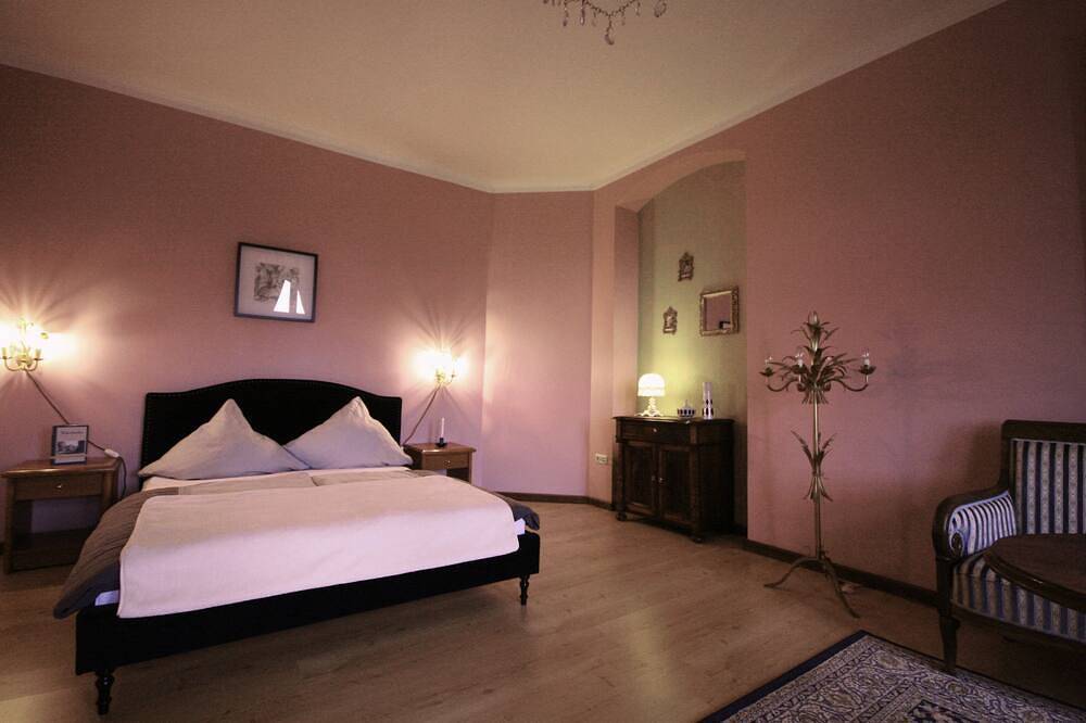 Herrenhaus Viecheln, Turmzimmer \" Ruth\" in Behren-Lübchin, Mecklenburgische Ostseeküste