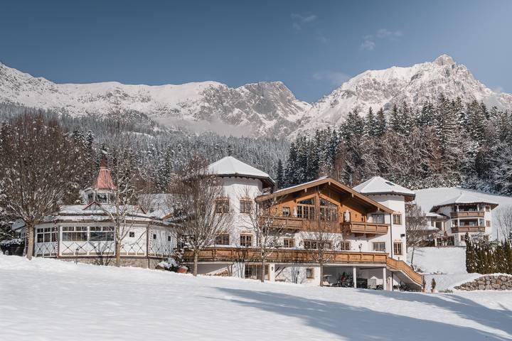 Hotel für 8 Personen, mit Balkon und Terrasse sowie Garten und Pool in Scheffau am Wilden Kaiser