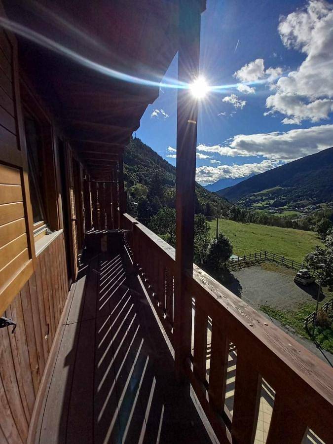Gîte pour 4 personnes, avec Balcon et Terrasse ainsi que Jardin et Vue dans Etroubles