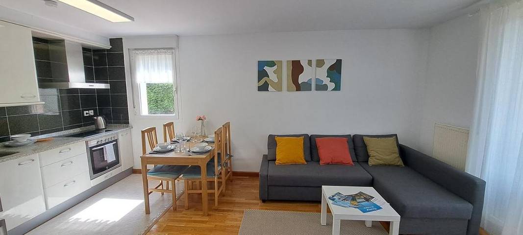 Apartamento de vacaciones para 4 personas, con jardín y jacuzzi - 1