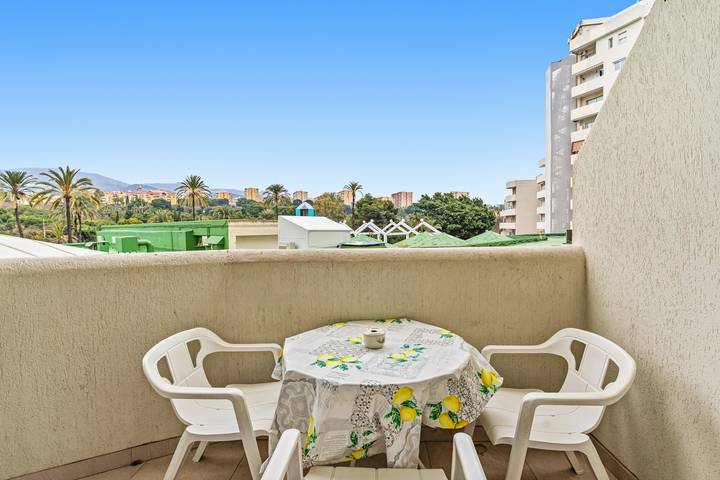 Ganze Wohnung, Ferienhaus 'Francysara' mit Gemeinschaftspool, WLAN und Klimaanlage in Benalmádena Costa, Benalmádena