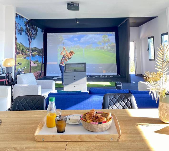 Chambre d’hôte pour 4 personnes, avec Balcon et Terrasse ainsi que Jardin et Piscine à Cagnes-sur-Mer