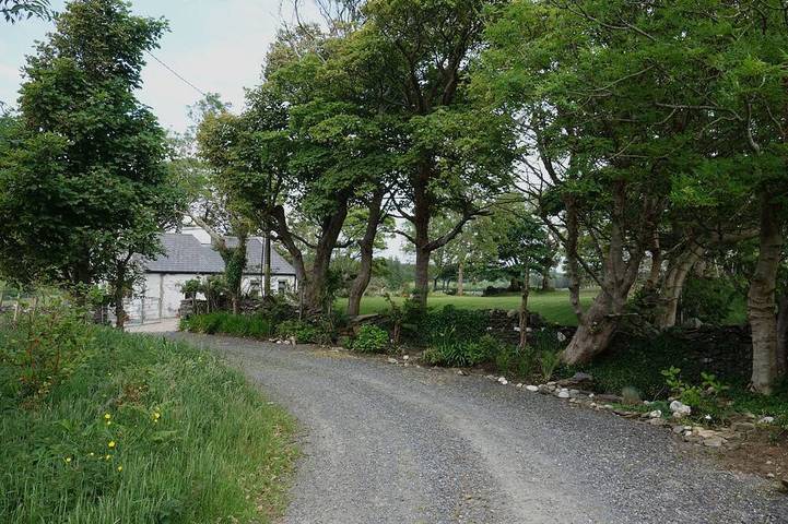 Abgelegene Hütte in atemberaubender Berglandschaft nahe Dorf in Glenties, County Donegal