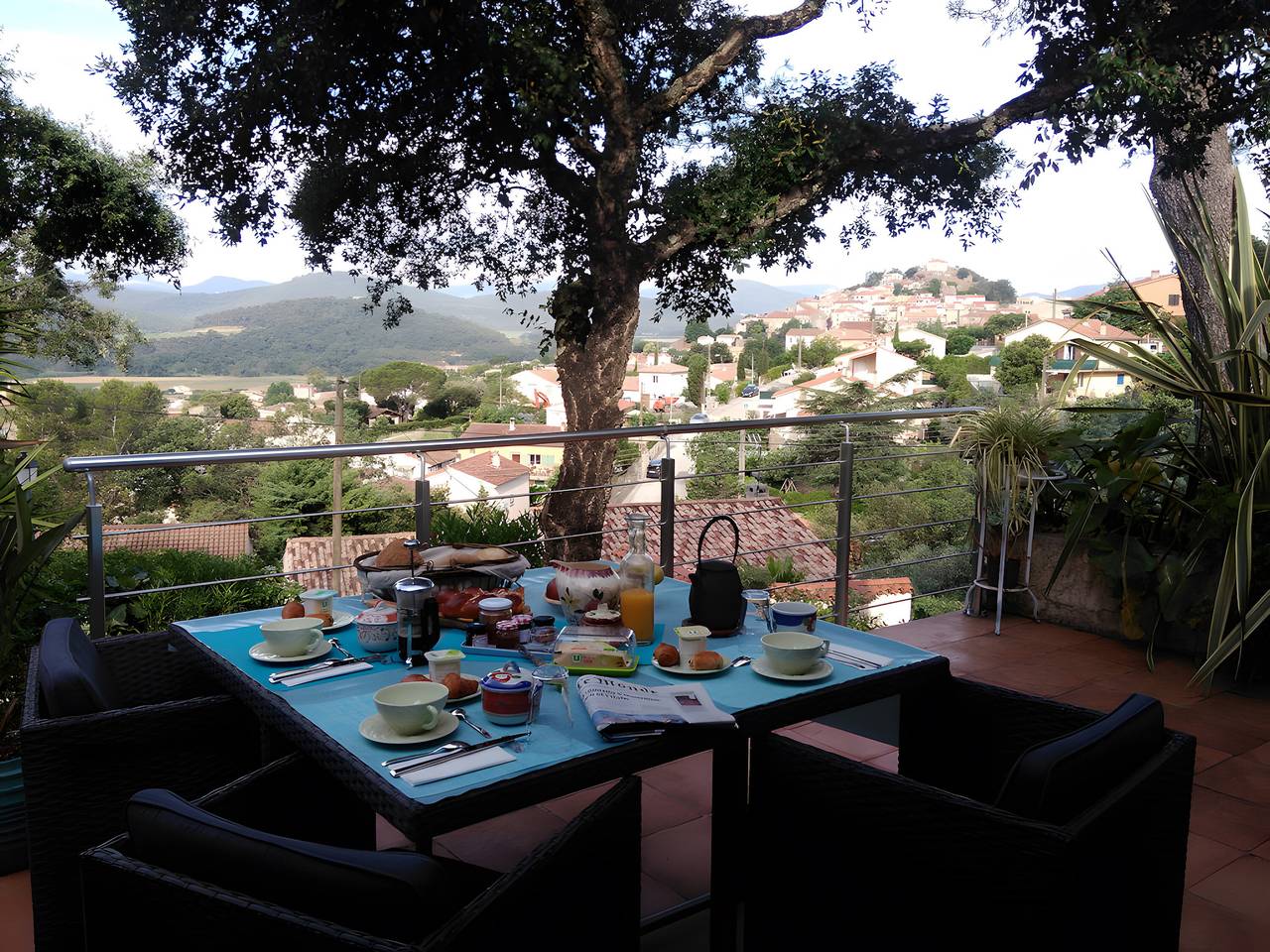 Chambre D’hôte pour 3 Personnes dans Pierrefeu-du-Var, Région de Toulon