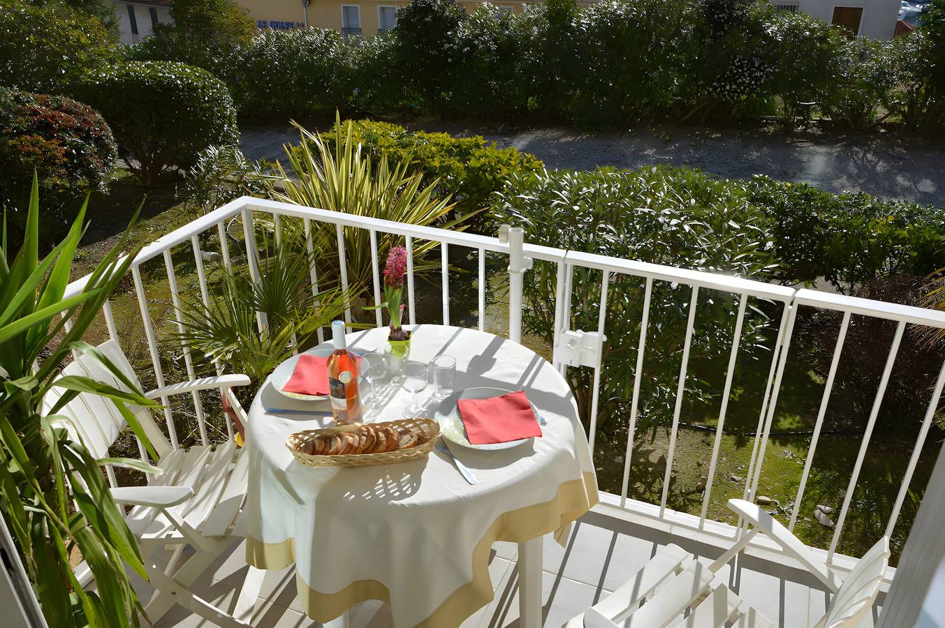 Appartement entier, Appartement 'Le Bougainvillier ' avec balcon, Wi-Fi, parking in Cassis, Parc national des Calanques